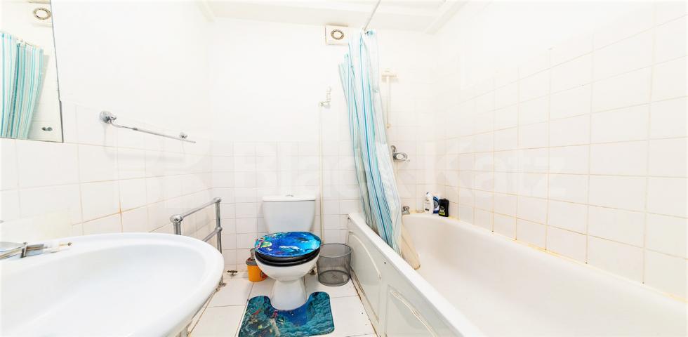 			HEATING and HOT WATER INCLUDED, 2 Bedroom, 1 bath, 1 reception Apartment			 Shepherds Bush Road, SHEPHERDS BUSH